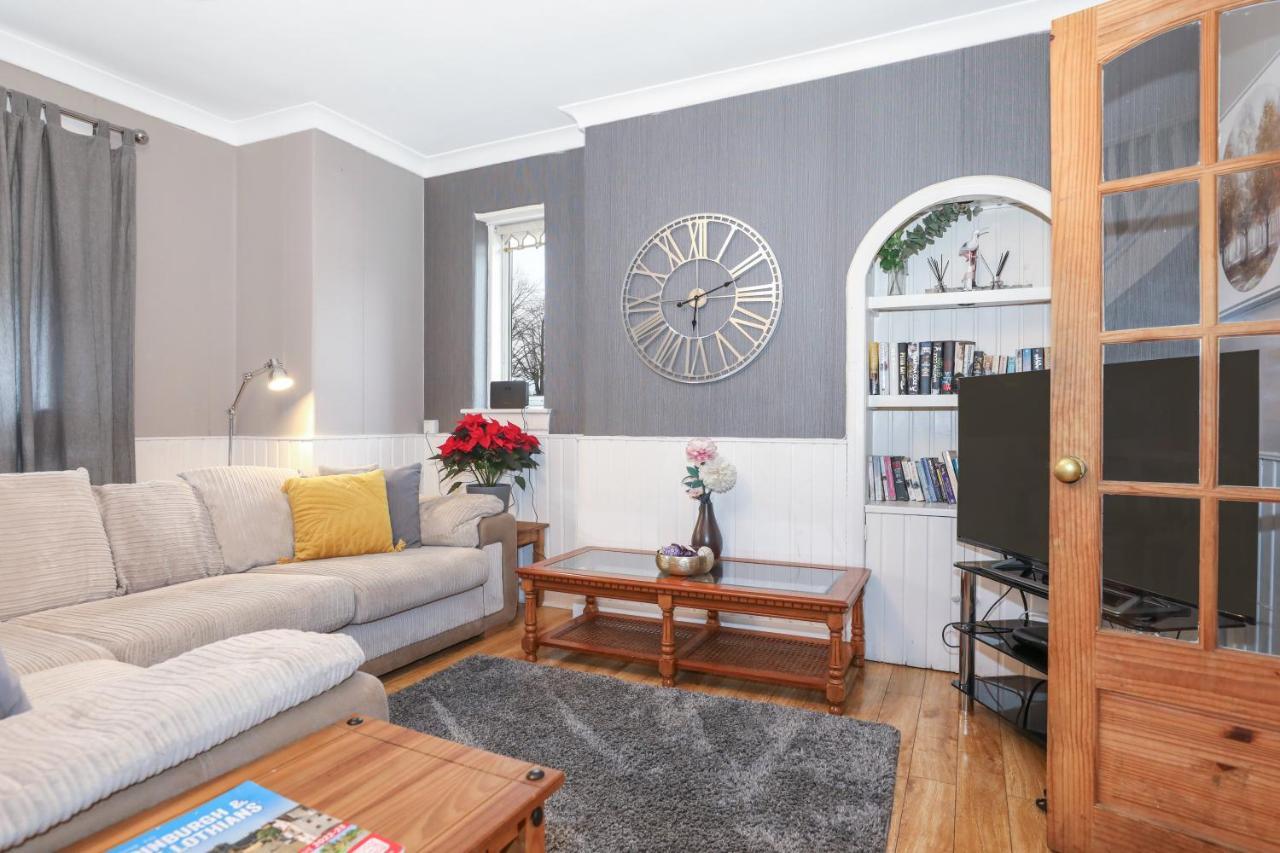 Beautiful 4 Bedroom - Free Parking Hébergement de vacances