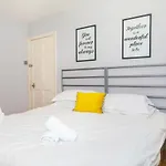 Beautiful 4 Bedroom Cottage - Free Parking
