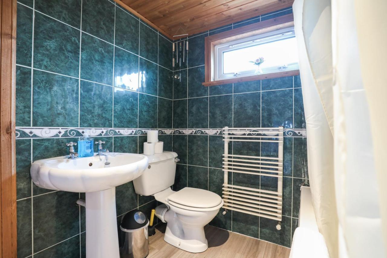 Vakantiehuis Beautiful 4 Bedroom - Free Parking *
