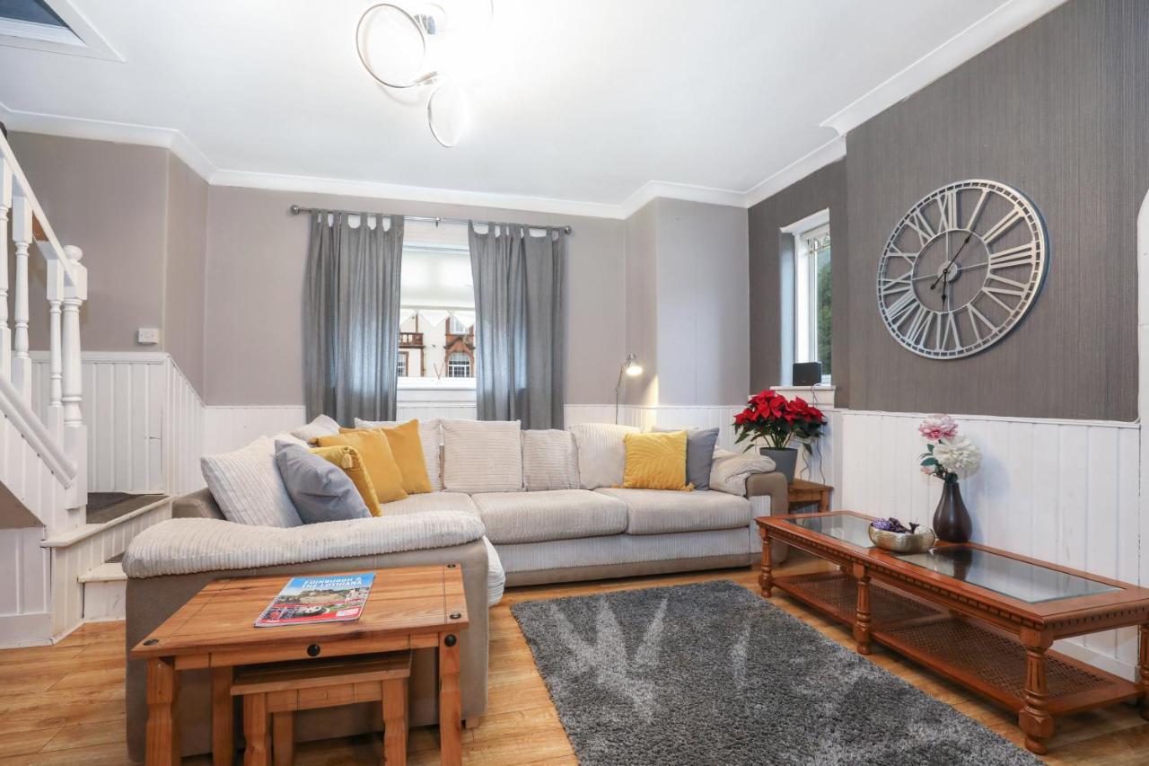 Vakantiehuis Beautiful 4 Bedroom - Free Parking
